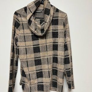 Medium cowl neck sweater